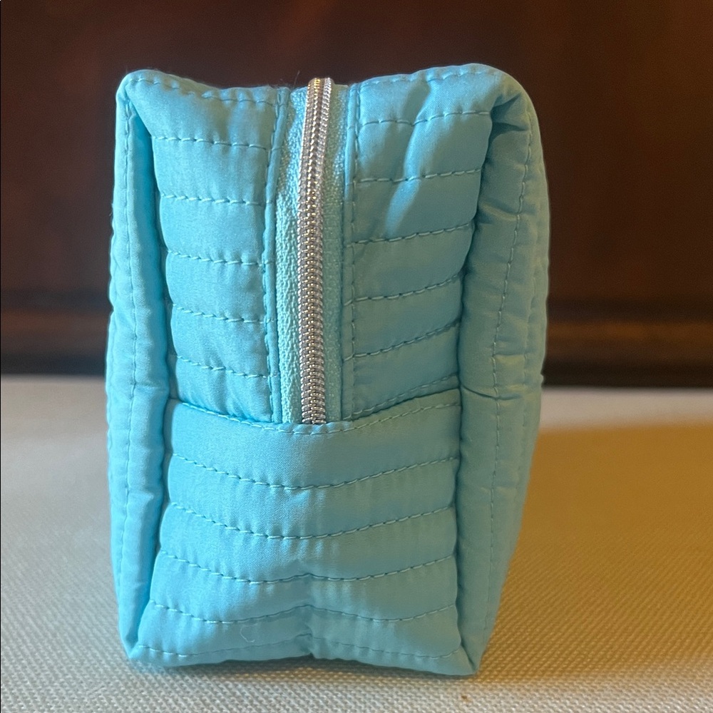 MAC Cosmetics Light Blue Quilted Makeup Bag - Picture 2 of 7